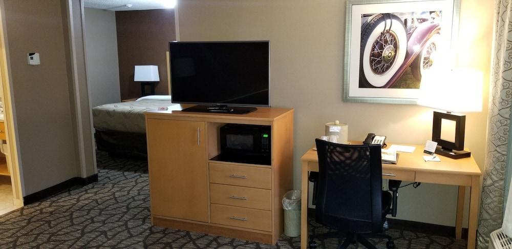 Quality Inn & Suites Warren - Detroit Экстерьер фото