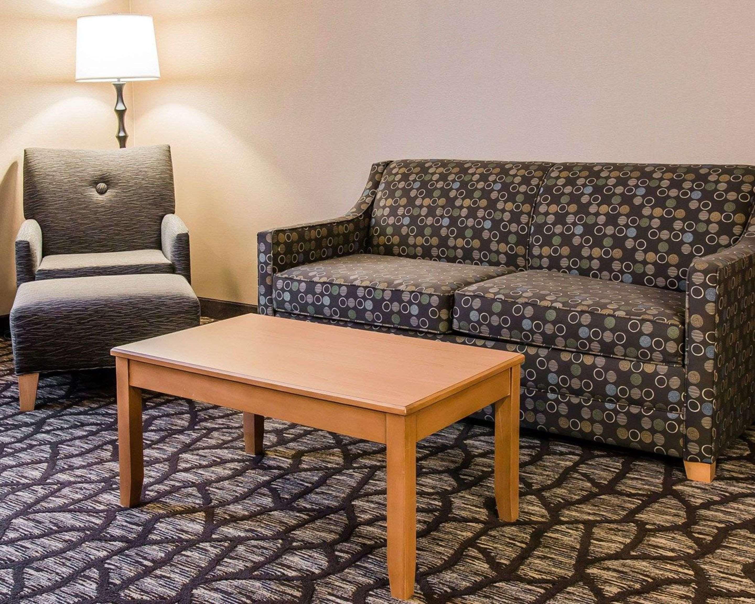 Quality Inn & Suites Warren - Detroit Экстерьер фото