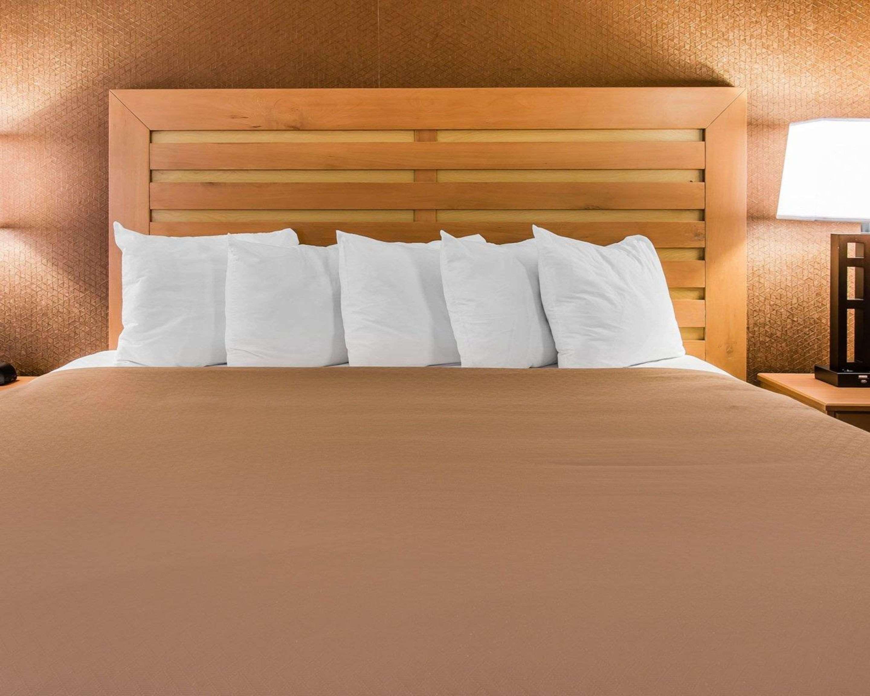 Quality Inn & Suites Warren - Detroit Экстерьер фото