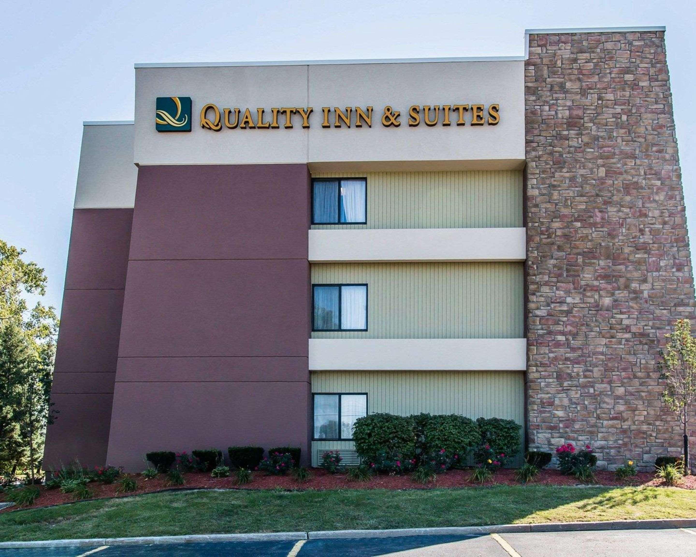 Quality Inn & Suites Warren - Detroit Экстерьер фото