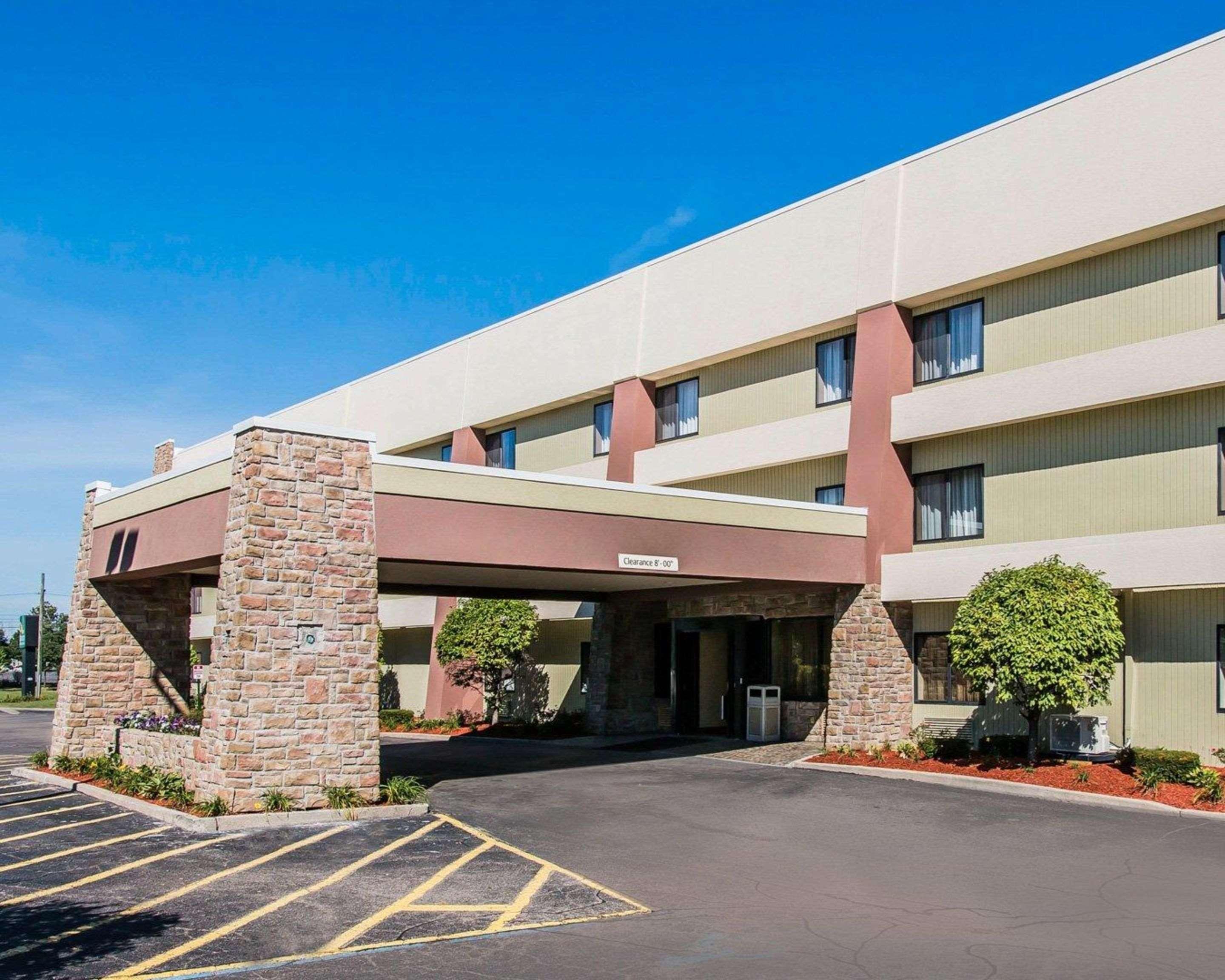 Quality Inn & Suites Warren - Detroit Экстерьер фото