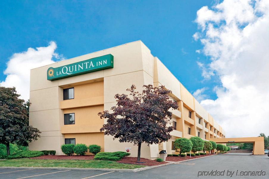 Quality Inn & Suites Warren - Detroit Экстерьер фото