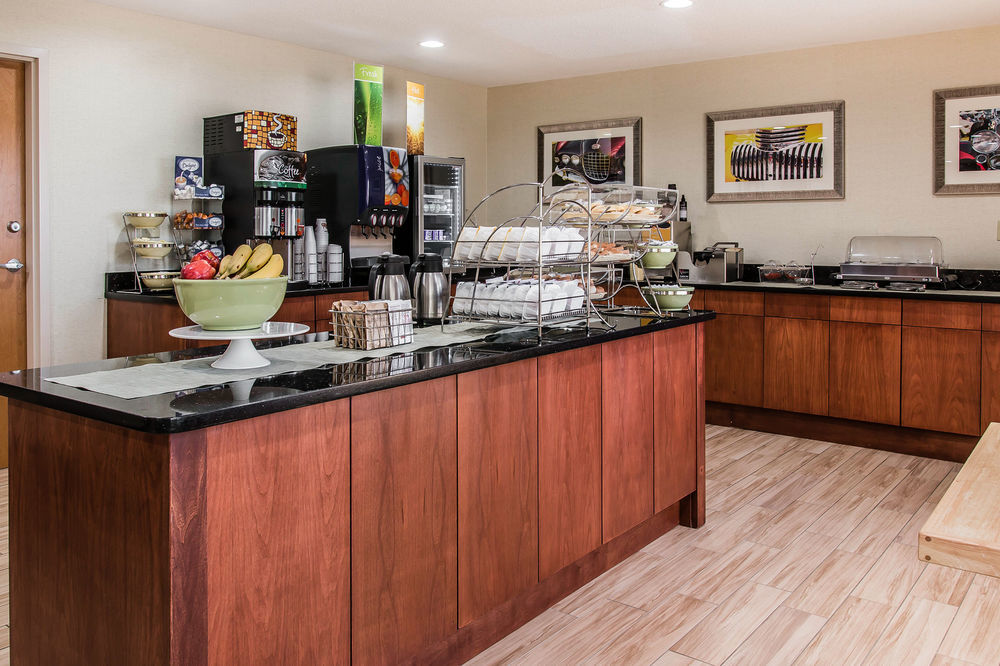 Quality Inn & Suites Warren - Detroit Экстерьер фото